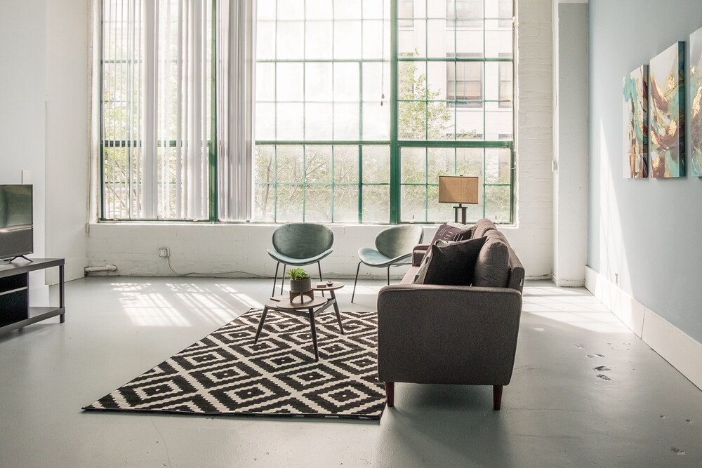 Classic Apartment, 1 Bedroom, Bathtub, City View - Living Room