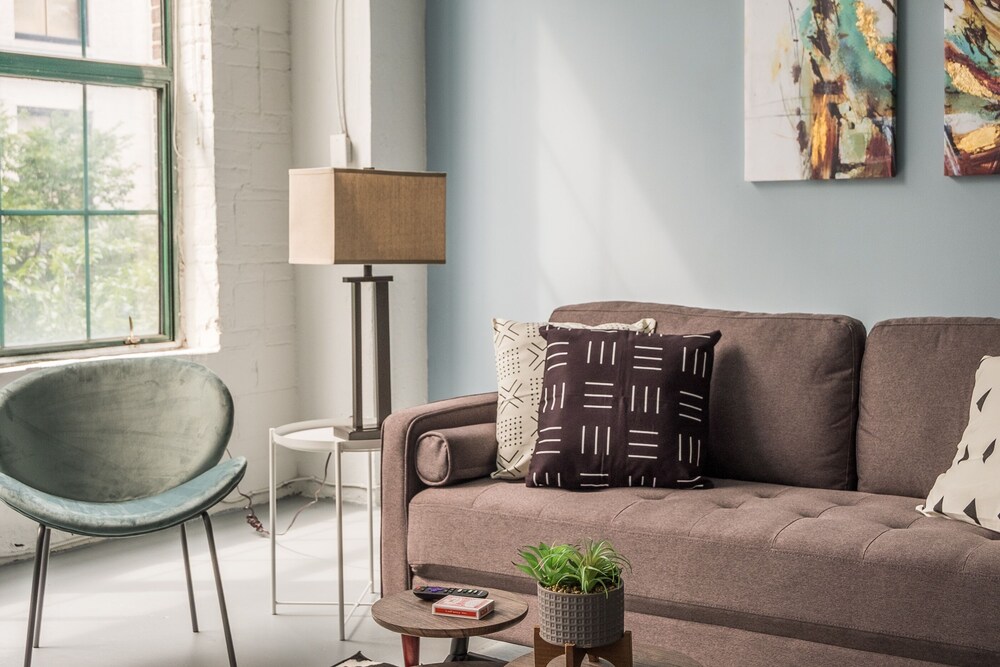 Classic Apartment, 1 Bedroom, Bathtub, City View - Living Room
