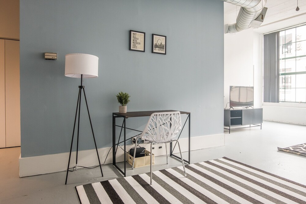 Classic Apartment, 1 Bedroom, Bathtub - Living Area
