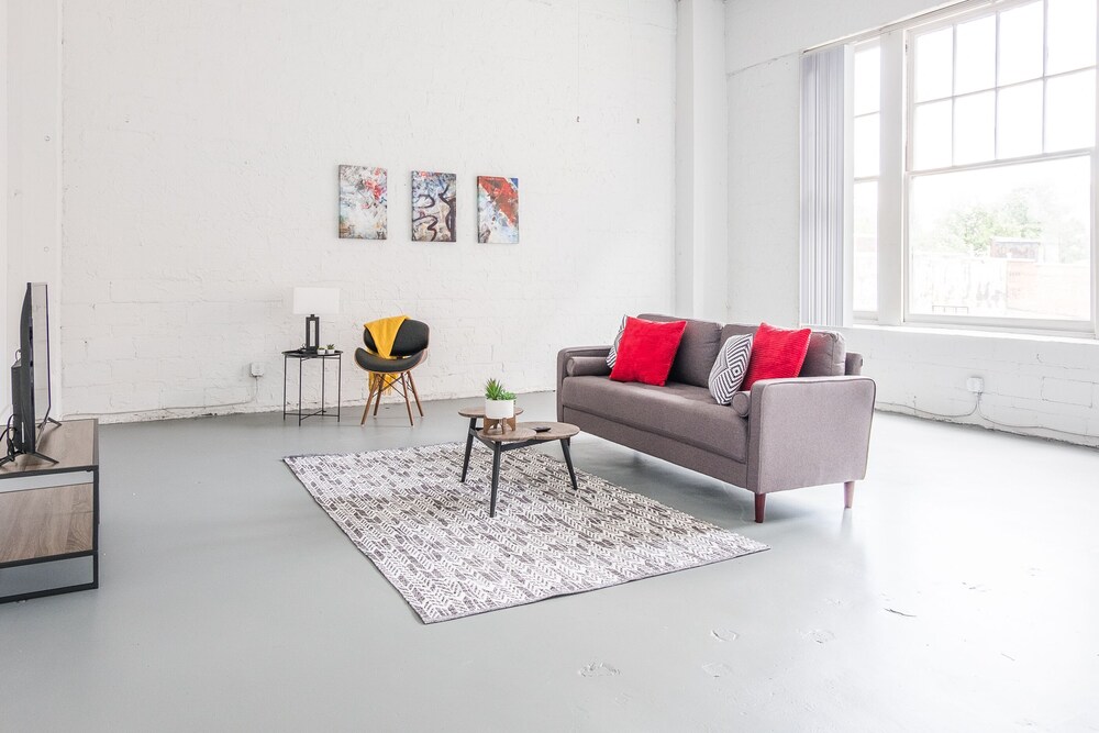 Classic Apartment, 2 Bedrooms, Non Smoking, City View - Living Room