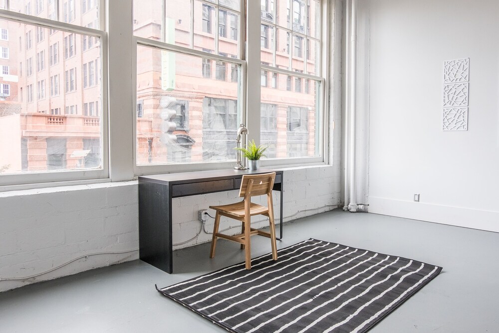 Classic Apartment, 2 Bedrooms, Non Smoking, City View - Living Area
