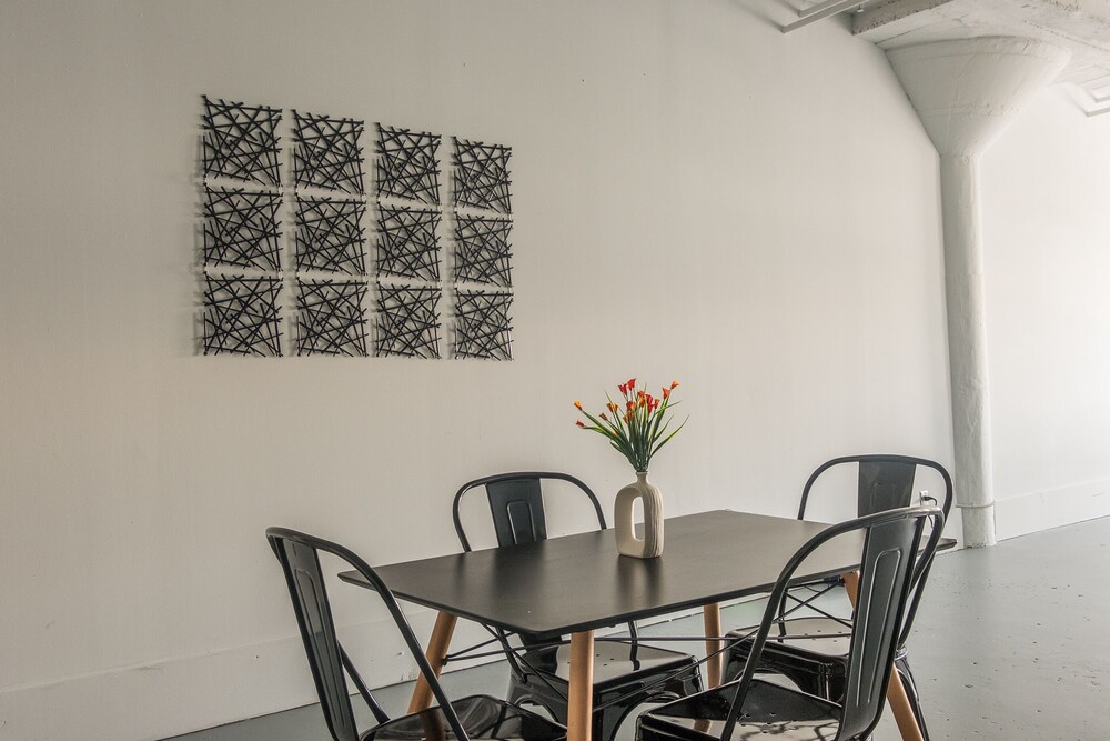 Classic Apartment, 1 Bedroom, Non Smoking, City View - In-Room Dining