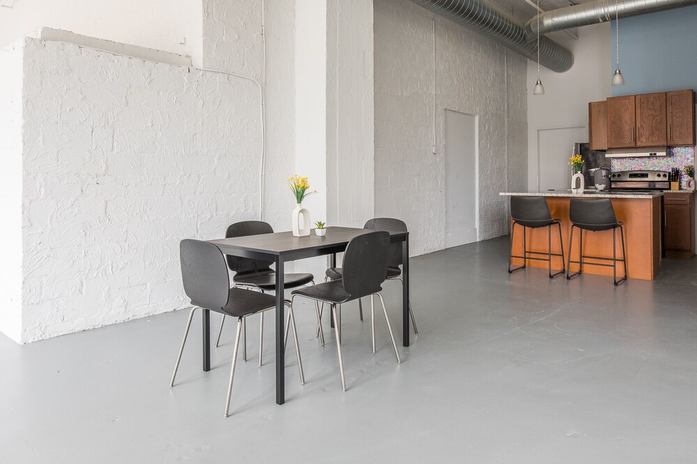 Classic Apartment, 2 Bedrooms, Non Smoking, City View - In-Room Dining
