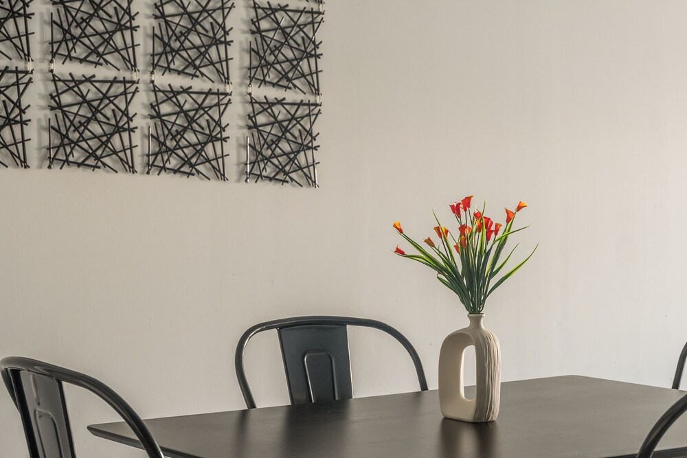 Classic Apartment, 1 Bedroom, Non Smoking, City View - In-Room Dining