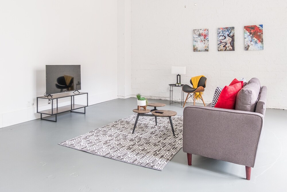 Classic Apartment, 2 Bedrooms, Non Smoking, City View - Living Room