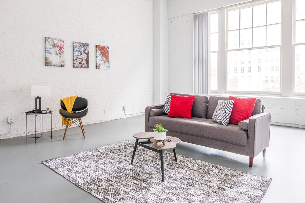 Classic Apartment, 2 Bedrooms, Non Smoking, City View - Living Room