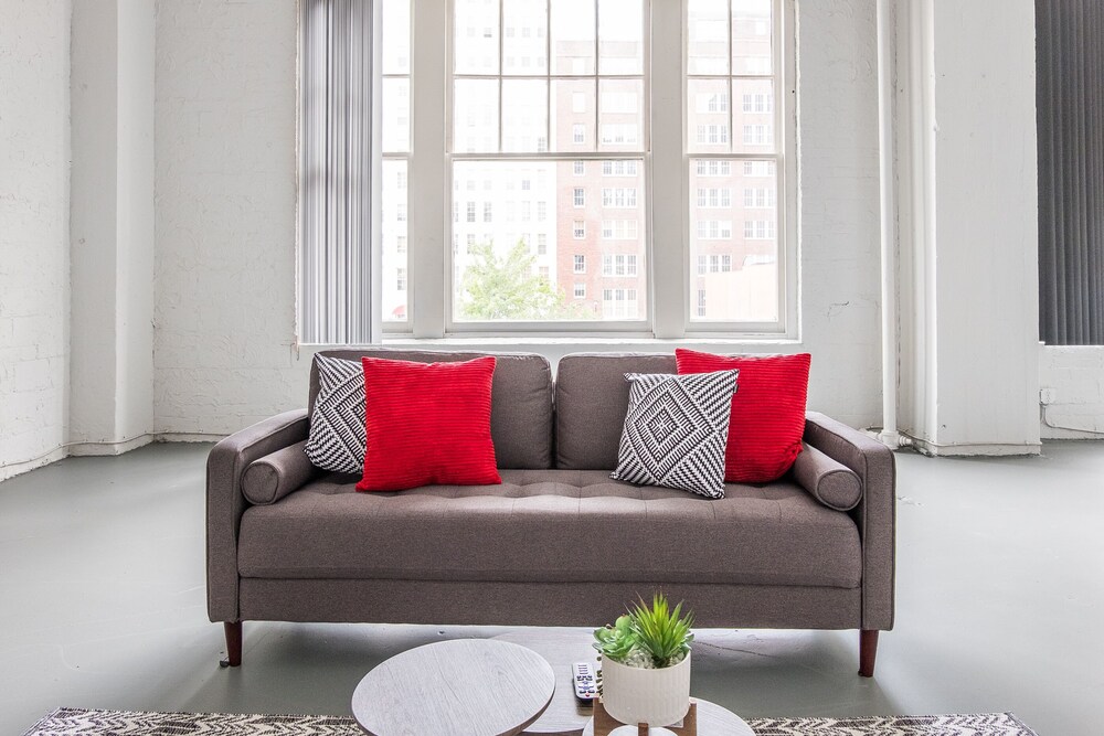 Classic Apartment, 2 Bedrooms, Non Smoking, City View - Living Room