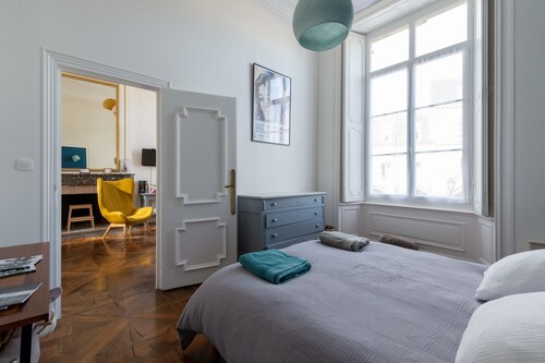 LE SCENARIO - Appt familial centre-ville avec parking