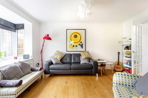 Beautifully Appointed - historic village setting. Quiet church side location