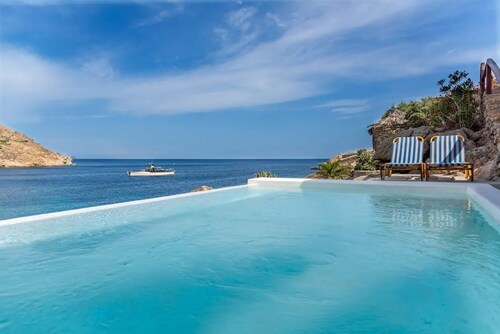 Etesians Luxury Suites