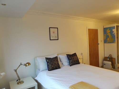 BIG double room in coventry