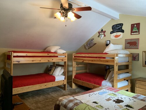 Claim Jumper 9 - Three Bedroom Corner Unit Townhome that sleeps 12, by the Ponds & River, WiFi, Pets Considered