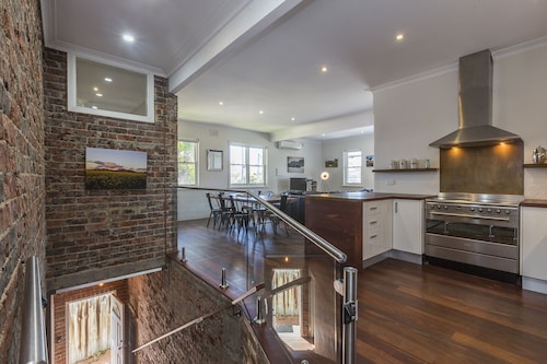 UrbanStyle Claremont Apartment