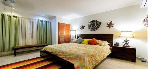 La Tortuga del Mar (5230) Beachfront 1 BR; breathtaking views of the Caribbean!