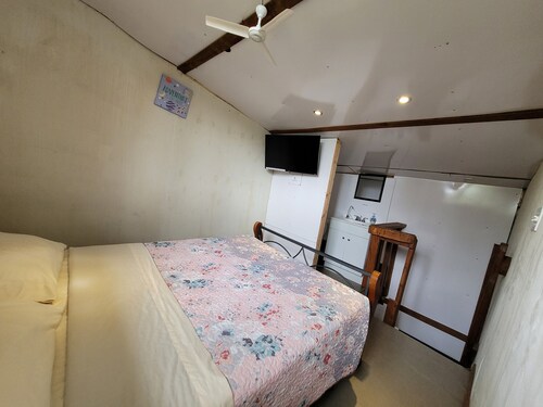 #4 Cabin private space in volcano with TV, Microwave and fridge