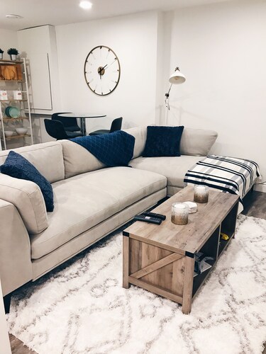 9 mins from West Edmonton Mall Basement Suite