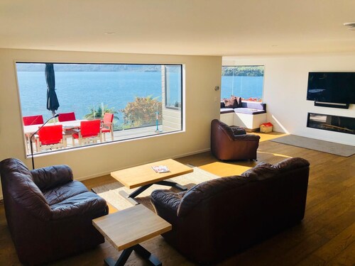 Lake edge superior house with the most fabulous views and jetty