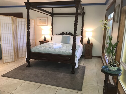 Taj on Byrnes - Private Luxury Accommodation Mareeba