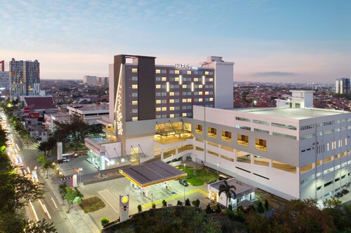 HARRIS Hotel & Conventions Bundaran Satelit - Surabaya
