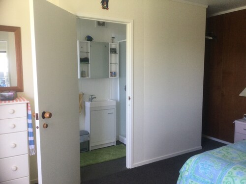 Close to ocean beach, harbour , boating club