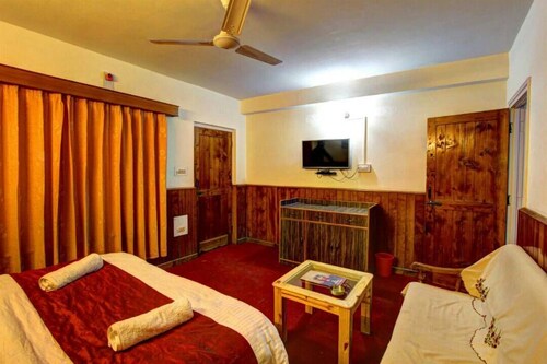 Hotel Monarch Residency Manali
