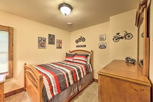 'McJugger’s Loft:' Walk to Lake, Park, Restaurants