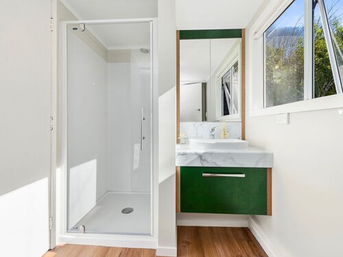 Tarawera Lakefront - Lake Tarawera Holiday Home