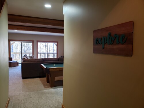 Tranquil mountain home. Close to the Appalachian and Shamokin Springs Trails!!