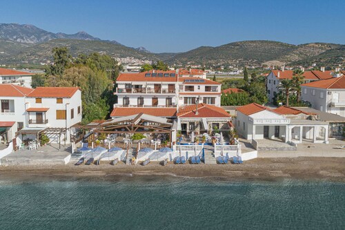 Potokaki Beachfront Hotel