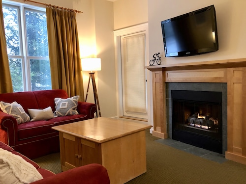 Stratton 1 Bedroom Long Trail Condo, Walk to Village and Lifts