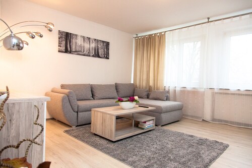 Neu renovierte Wohnung mit Balkon in Duisburg Süd nahe Airport und Messe Düsseldorf