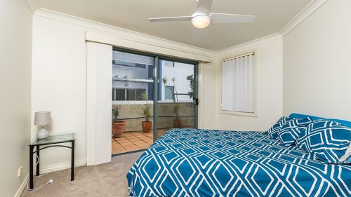 Peninsula Waters, 3/2-4 Soldiers Point Rd - Beautiful Air Conditioned Unit with Pool, Lift & WIFI