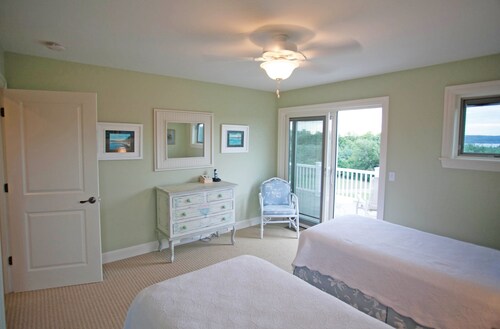 Carriage House with Two Separate Suites on Lake Michigan in Leland. Acc: 4!