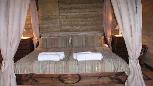 Corinium Roman Villa - Four Poster Relaxation