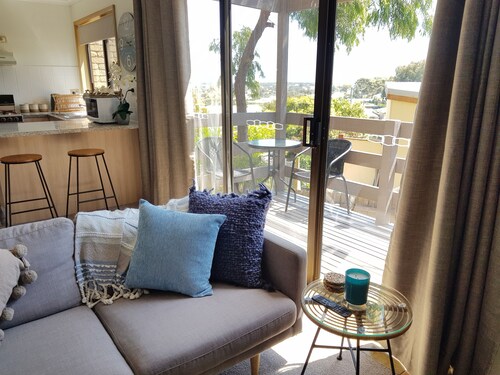Beach Getaway Ocean Grove 1 bedroom Self Contained Unitx