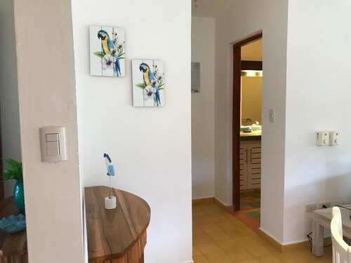 Magnifique condo de 2 chambres à distance de marche de la plage