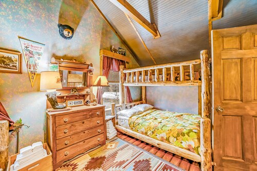 Delightful dog friendly cabin with wood stove, fire pit, & forest views!