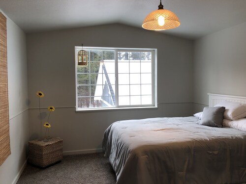 Luxury Family Friendly Home ... tucked away next to Blaine Mountain