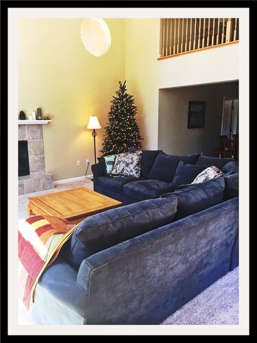 Cozy, newer cabin that is just minutes away from Pinecrest and Dodge Ridge