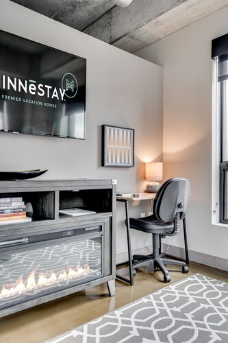 MINNESTAY* Sable 49 - One Bedroom ★ Work From Home ★ North Loop ★ Target Field