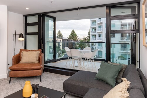 Chic and Modern Mount Maunganui Apartment - Just Renovated