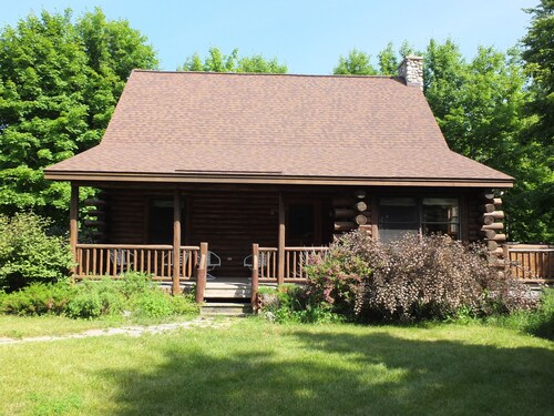 Bonnie Beulah at Crystal Lake - PRIVATE SPA AND SEASONAL LAKEVIEW!