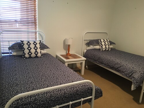 Lae Avenue Cottage East, pet friendly, free wifi