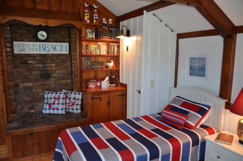 Old Village - The Captain's House! Walk to Beach & Town!