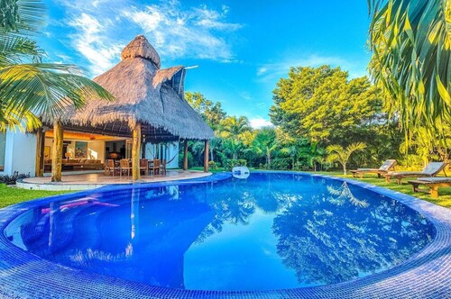 Luxury Private Villa with amazing snorkel and Exclusive Jungle Gym