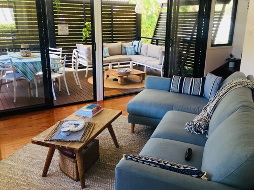 Stylish Family Beach House with aircon - 200m to the Beach