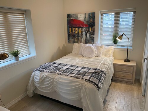 `Downtown Loft Near Branson Landing and Convention Center, WIFI, Roof Deck, Fireplace
