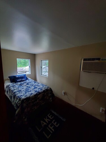 3 Bed, 1 Bath home with shared pontoon, 2 seat kayak and lake access nearby.