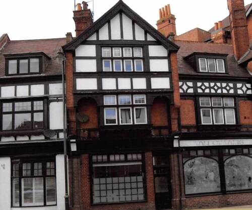 19 Station Road