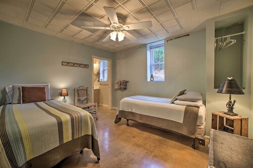 Family & Fisherman Friendly Home on Beaver Lake!